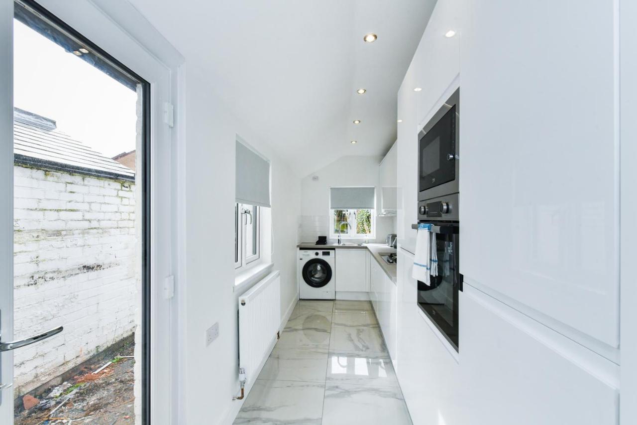 Claude House - Charming 4bedroom Apartment Nottingham
