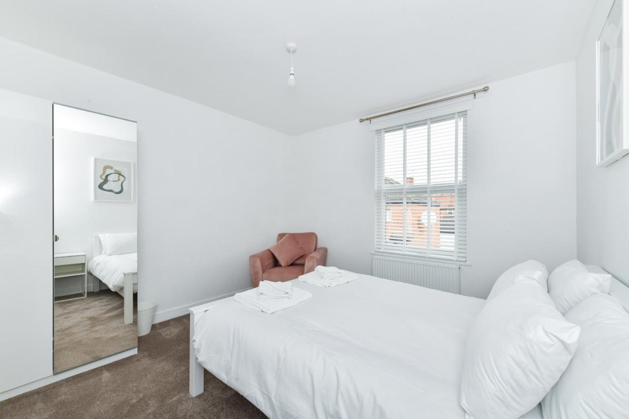 Claude House - Charming 4bedroom Apartment